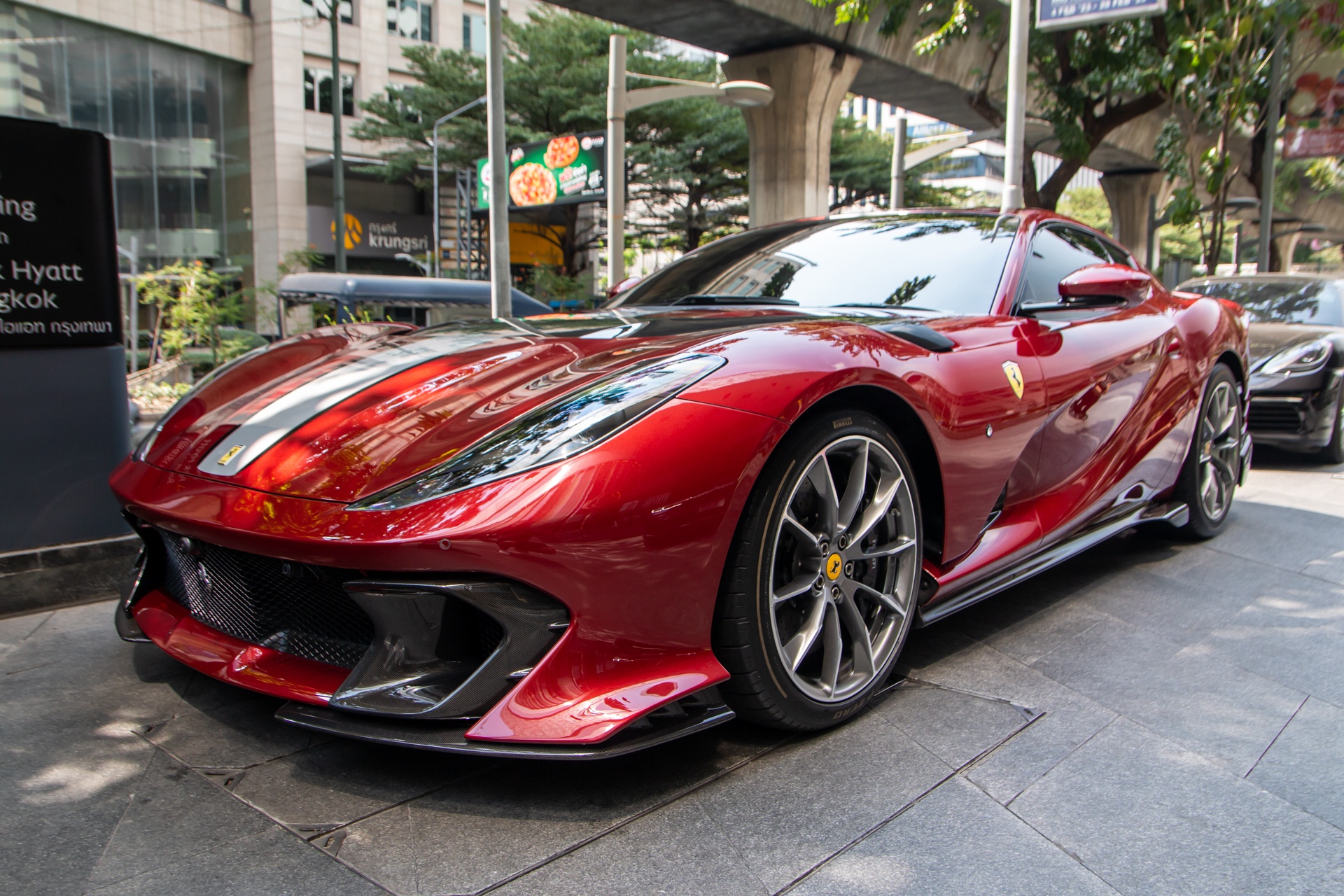 Ferrari 812 Competizione anh 1