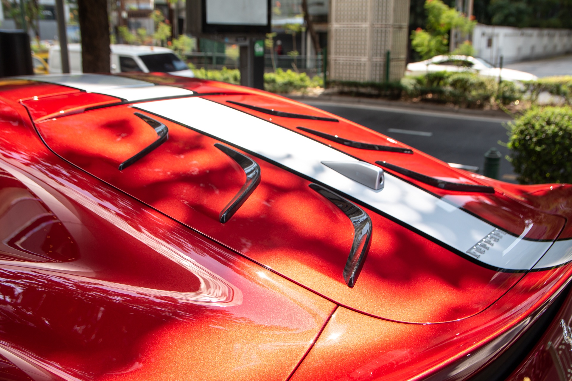 Ferrari 812 Competizione anh 11