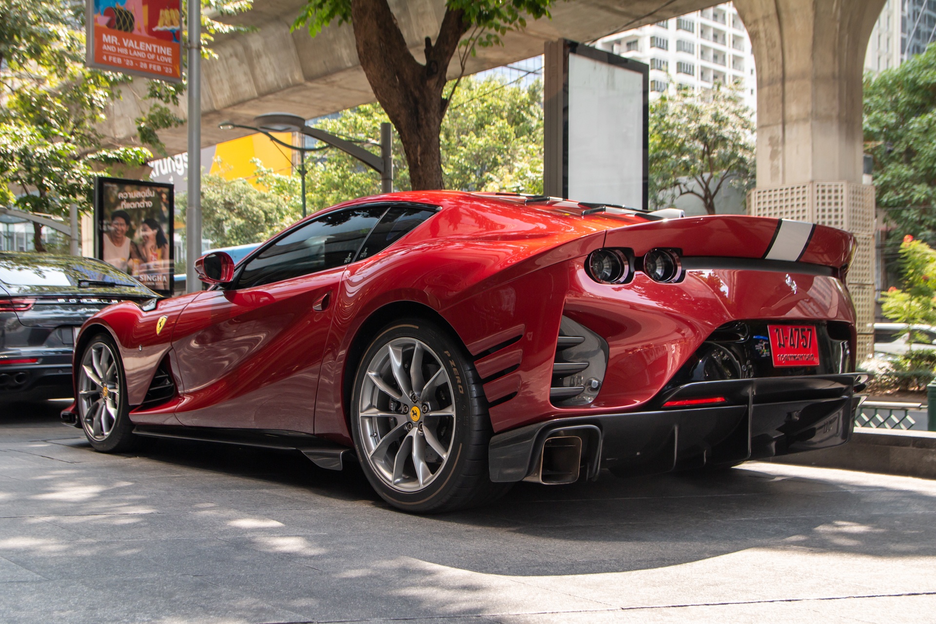 Ferrari 812 Competizione anh 3