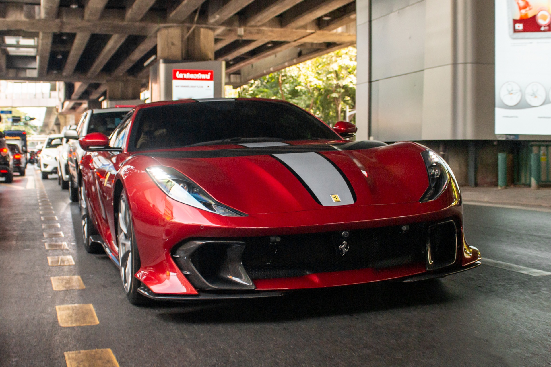 Ferrari 812 Competizione dau tien tai Thai Lan, gia tu 2,2 trieu USD hinh anh