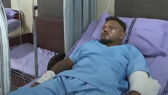 Nguoi song sot ke lai khoanh khac may bay Air India lao xuong dat hinh anh