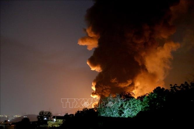 Israel bi tan cong trong dem, Iran canh bao tranh xa khu vuc trong yeu hinh anh