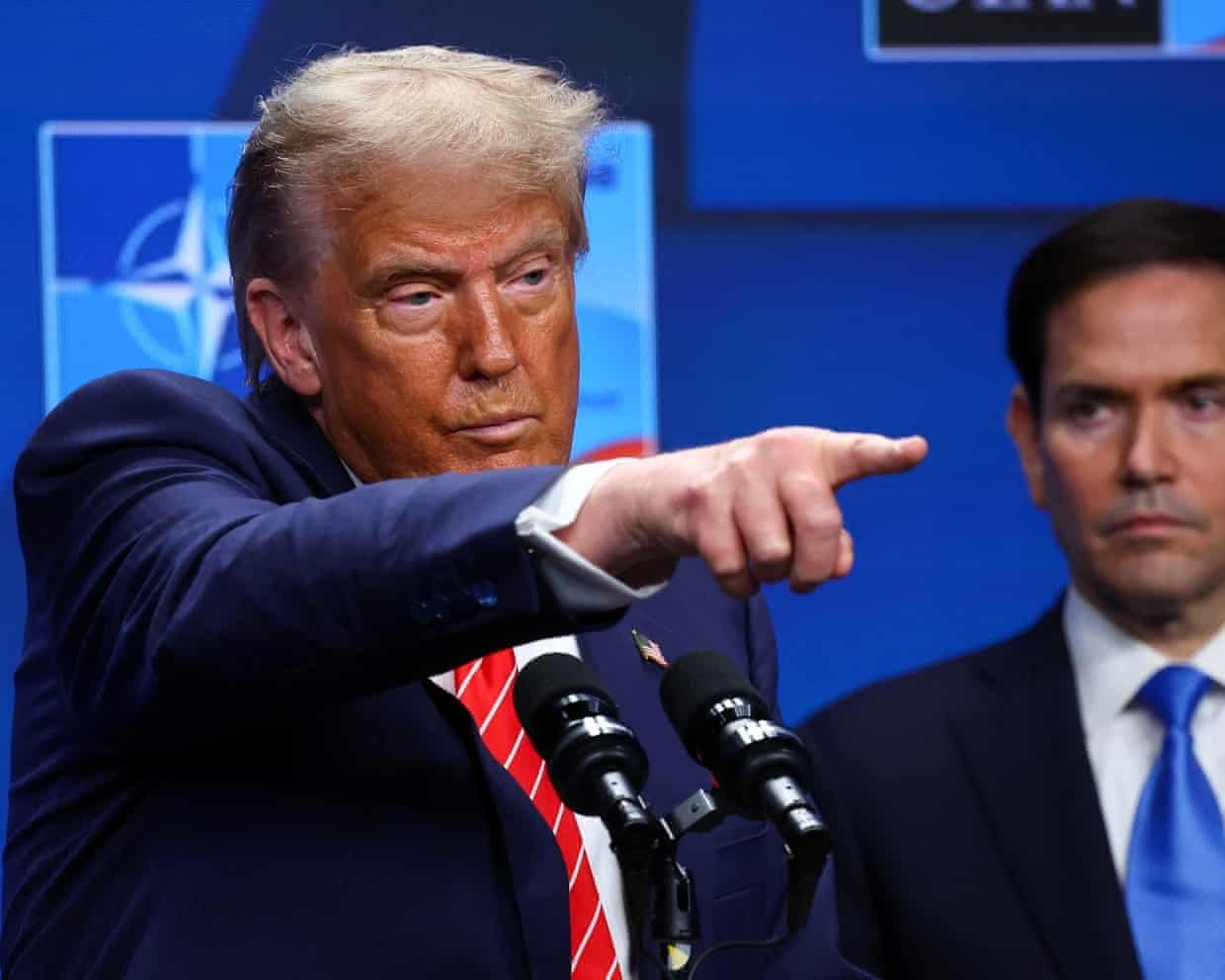 Ong Trump tranh cai voi phong vien vi ha thap cuoc tan cong Iran hinh anh