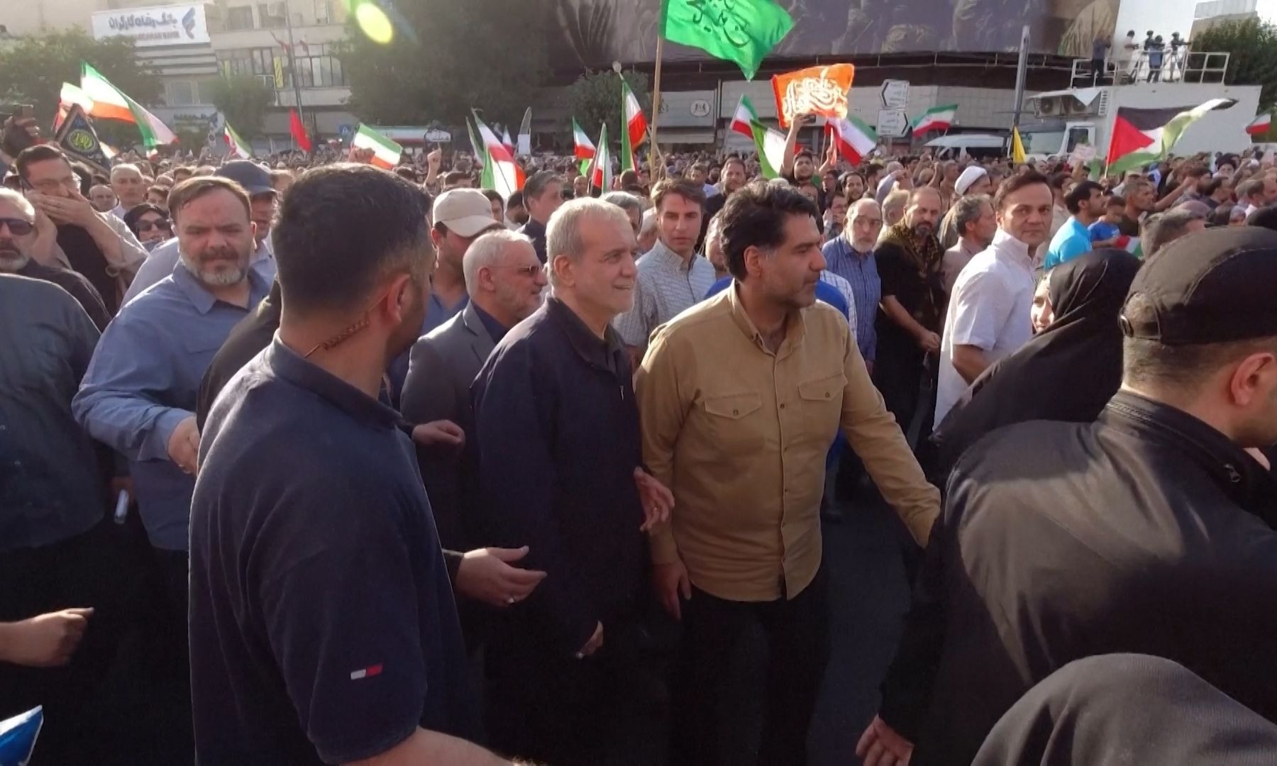 Tong thong Iran xuong duong gian du to My va Israel xam luoc hinh anh