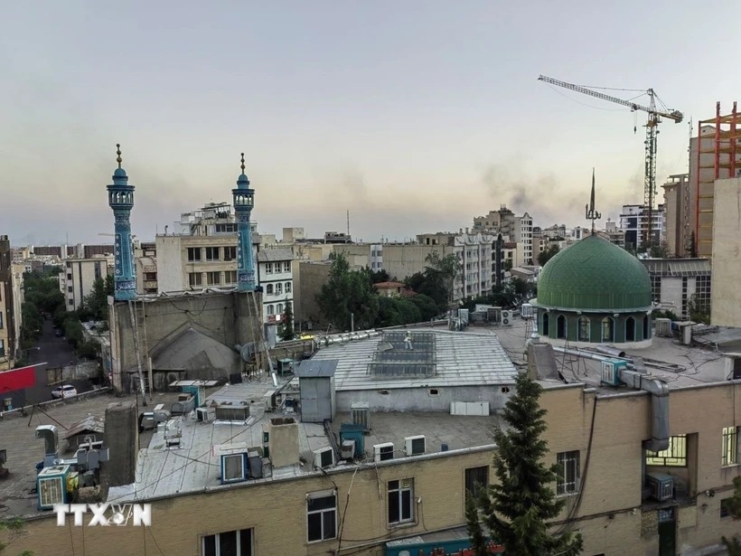 Israel danh trung tong hanh dinh Ve binh Cach mang Hoi giao Iran hinh anh