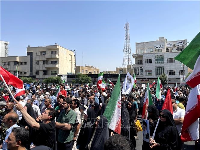 Iran to chuc le tang cho 60 nan nhan trong cuoc xung dot voi Israel hinh anh