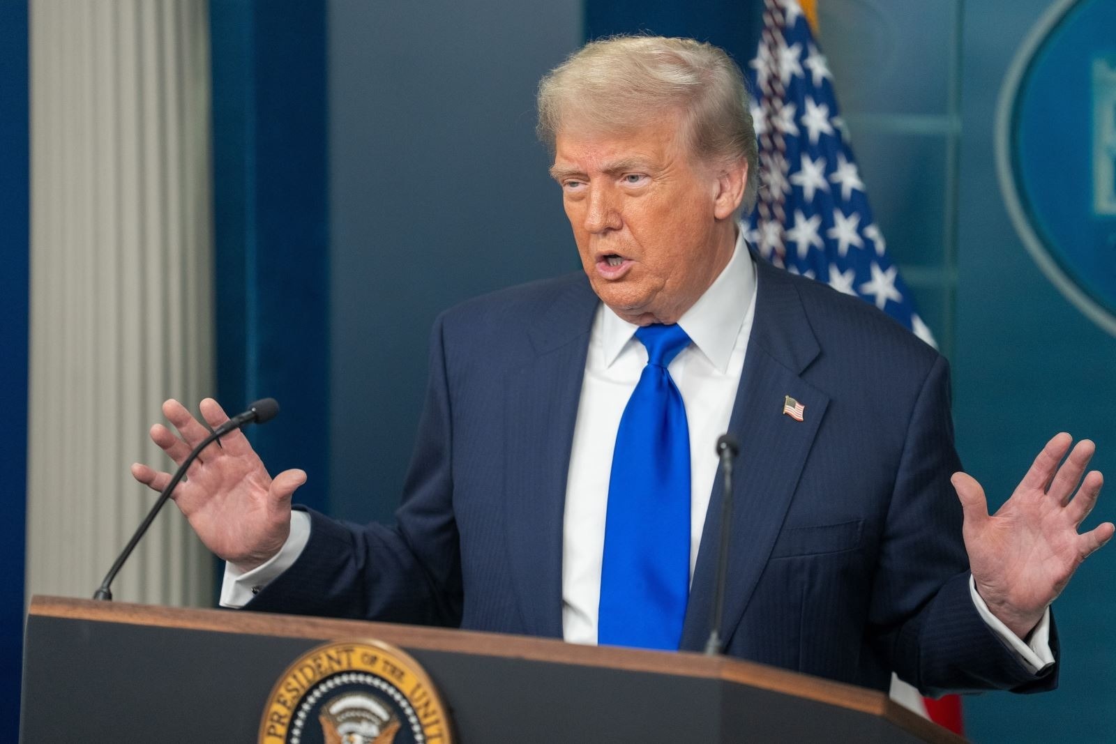 TT Trump tu bo 'Nuoc My tren het' de can du vao vung lay Trung Dong? hinh anh