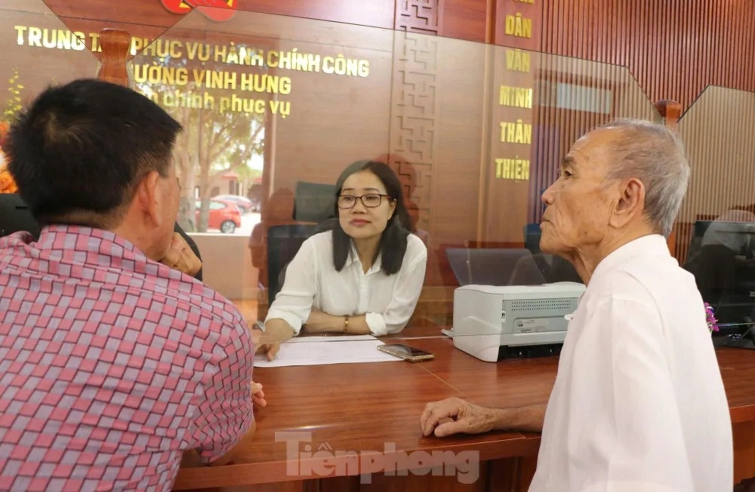 Cu ong,  88 tuoi,  sat nhap anh 2