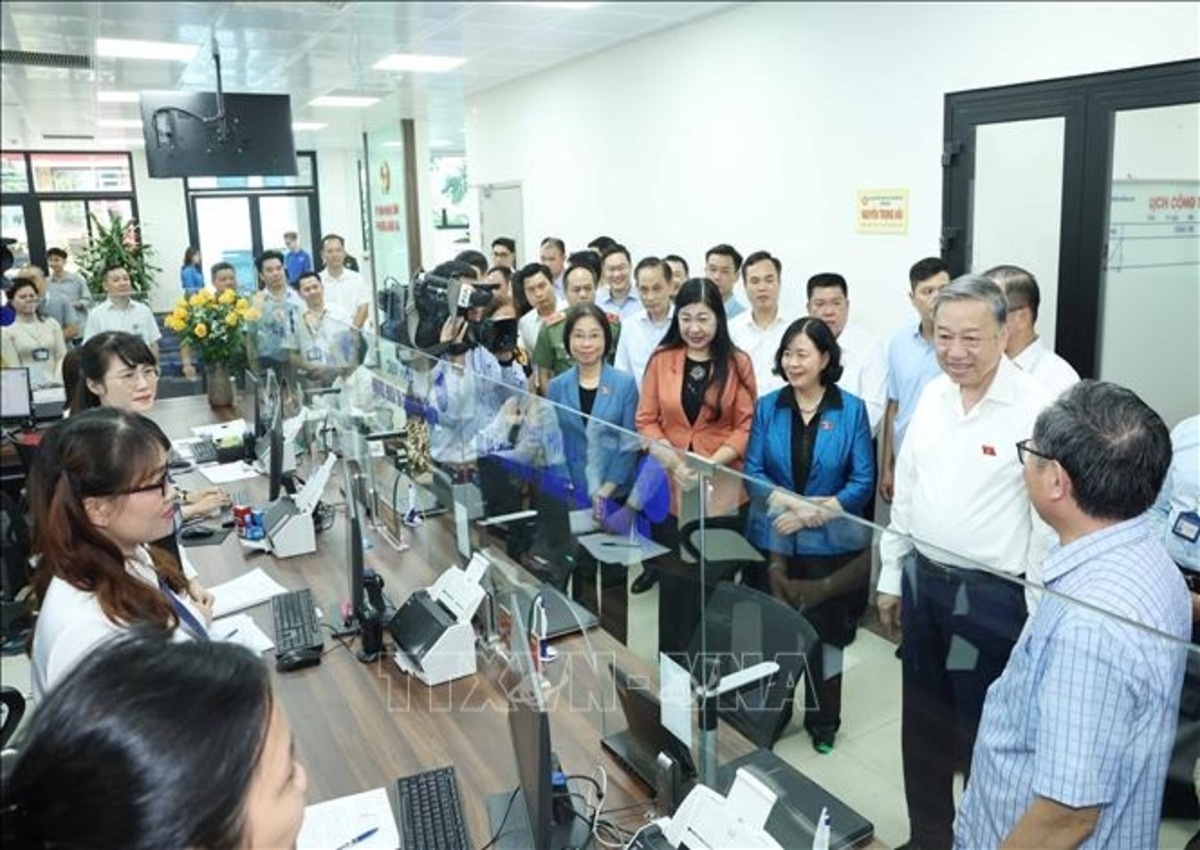 Tong Bi thu,  To Lam,  tiep xuc cu tri anh 5