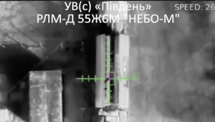 Ukraine phong UAV hang nang pha huy radar tri gia 300 trieu USD o Nga hinh anh