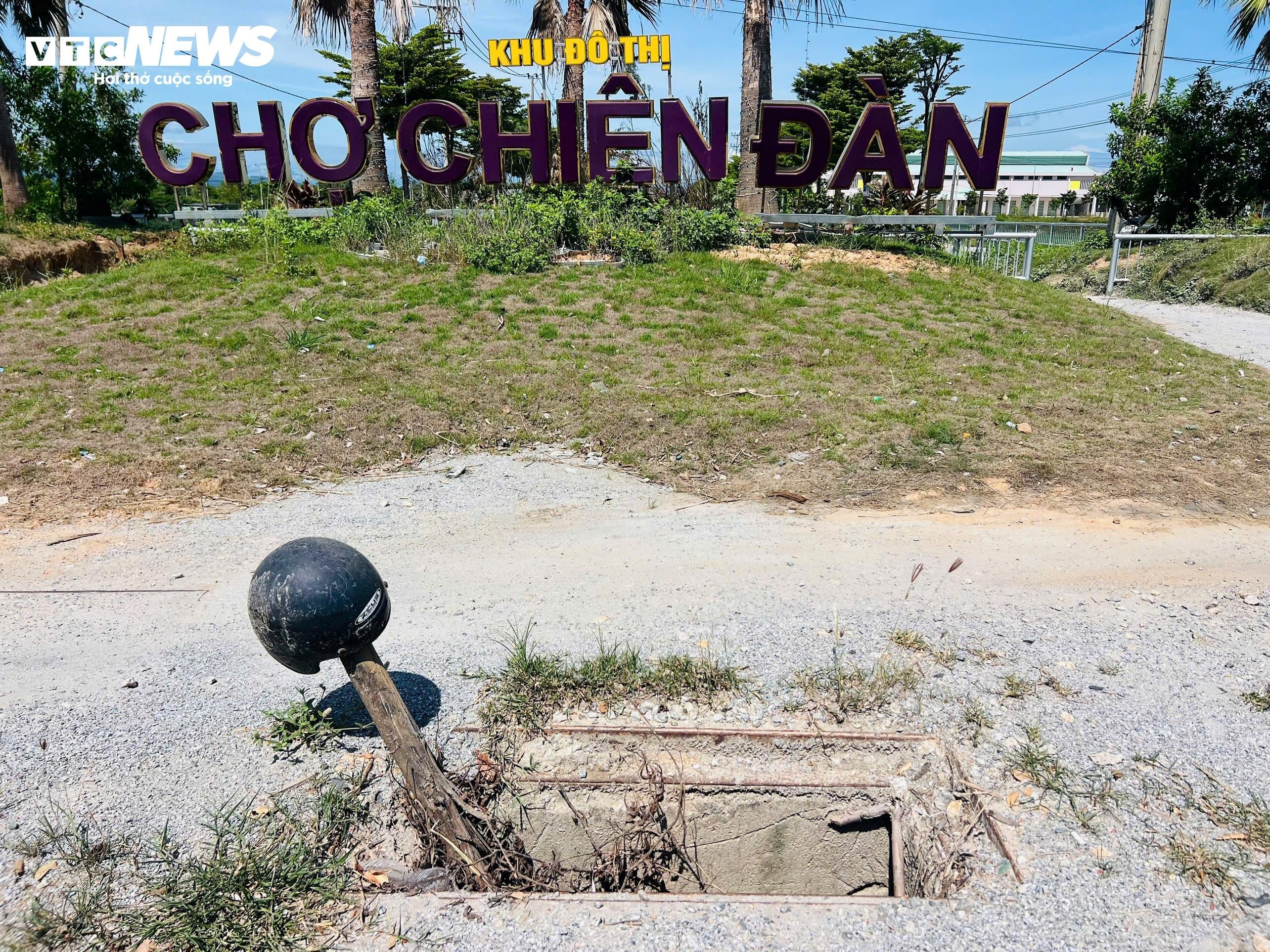 Cho Chien Dan dap chieu anh 1