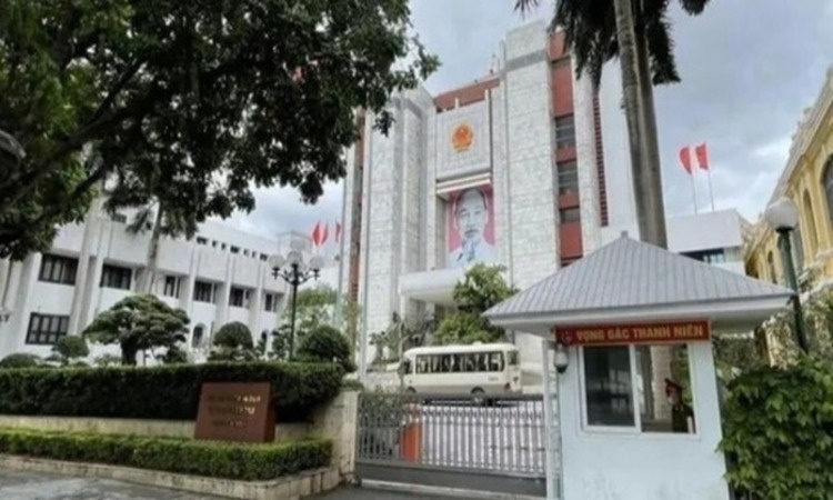 Ha Noi ky luat 24 can bo vi pham tham nhung, tieu cuc hinh anh