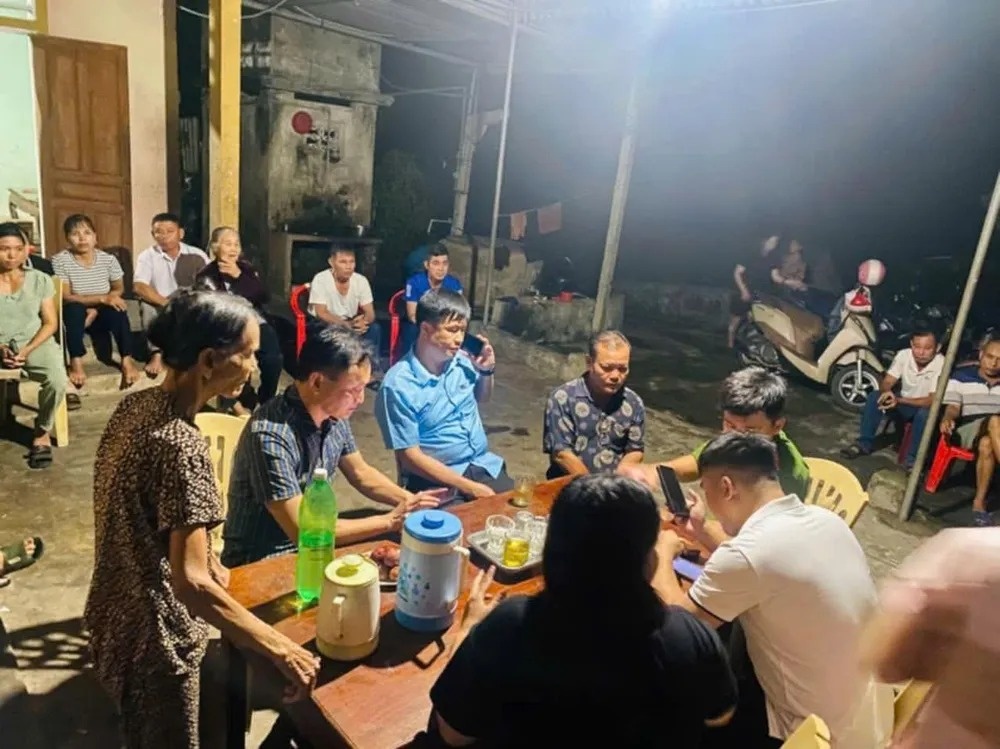 hai chi em mat tich anh 3