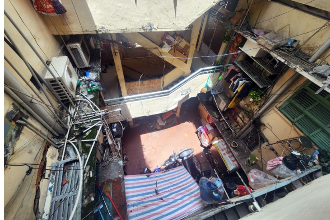 Nhieu chung cu cu TP.HCM xuong cap nghiem trong, nguy co chay no cao hinh anh