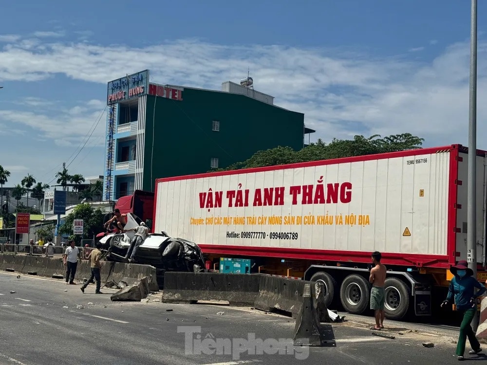 o to va cham container anh 2