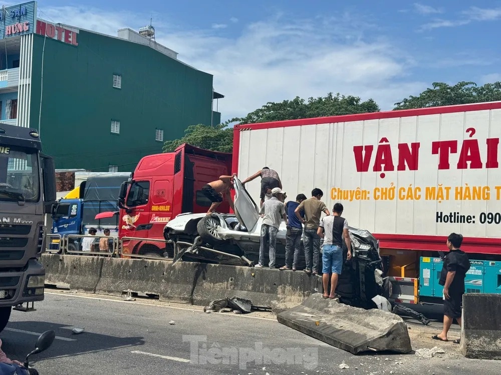 o to va cham container anh 3