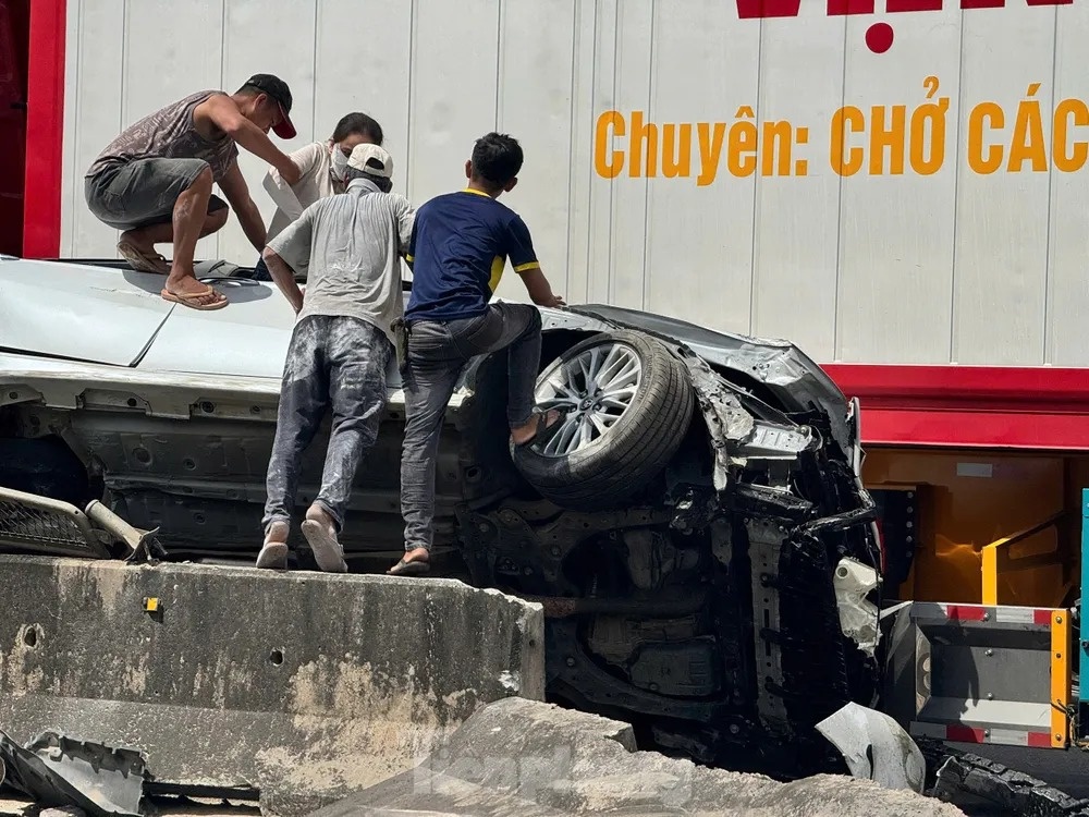 o to va cham container anh 4