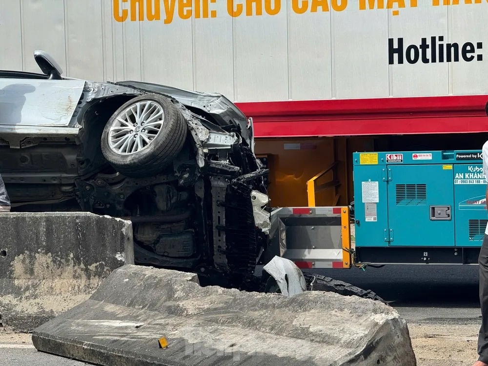 o to va cham container anh 6