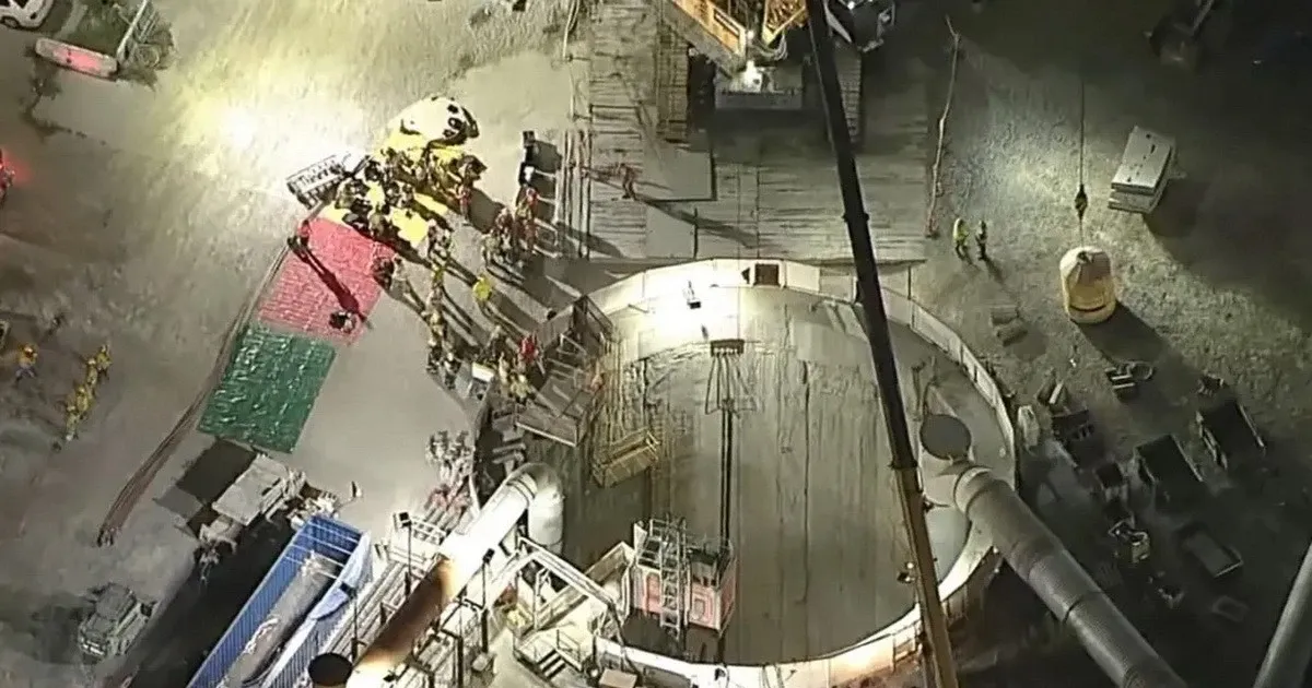 My: Sap duong ham o Los Angeles, hang chuc cong nhan bi ket hinh anh