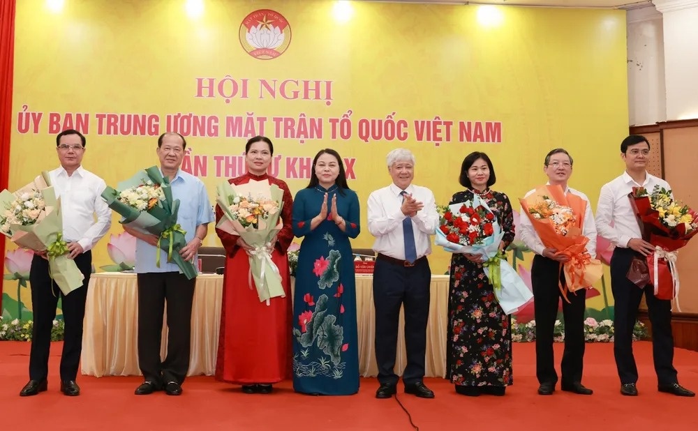 Uy ban Trung uong Mat tran To quoc Viet Nam co 6 tan Pho chu tich hinh anh