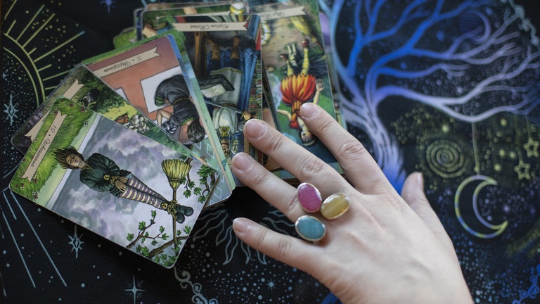 Ly do Nga tri hoan luat 'chong phu thuy' hinh anh