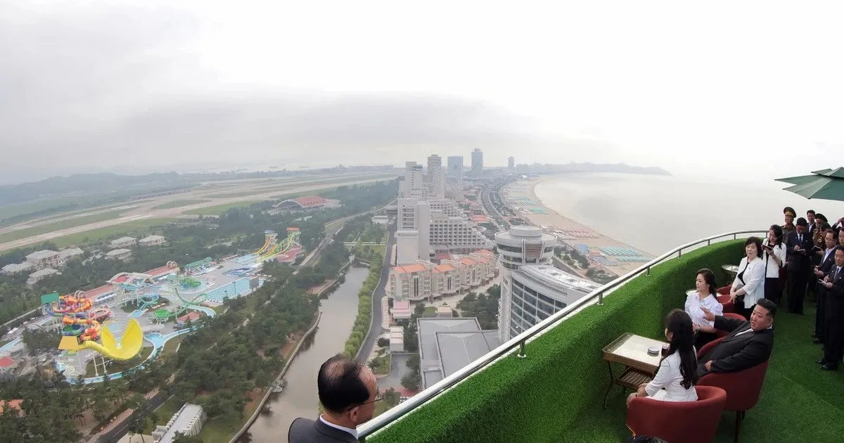 Trieu Tien bat ngo ngung don khach quoc te toi khu nghi duong moi hinh anh