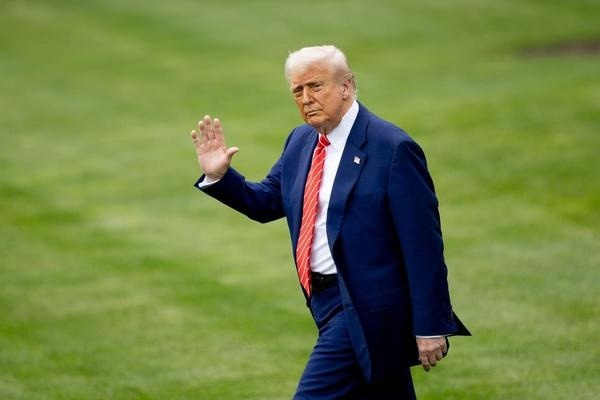 Tong thong Trump bi suy tinh mach hinh anh