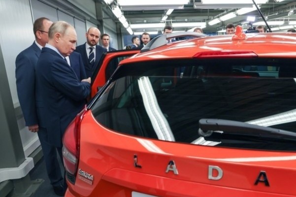 Tong thong Putin noi ve moi de doa voi chu quyen Lien bang Nga hinh anh