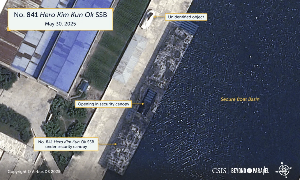 Tau ngam dan dao Trieu Tien neo bo gan 2 nam cho van hanh hinh anh