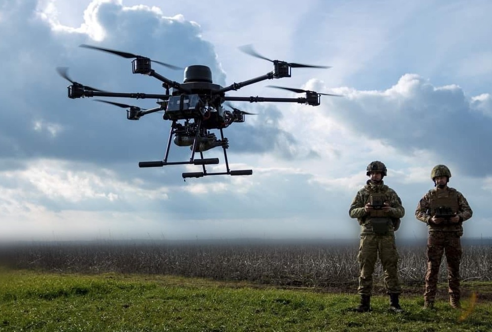 UAV tam xa Ukraine tan cong nha may tac chien dien tu o Nga hinh anh