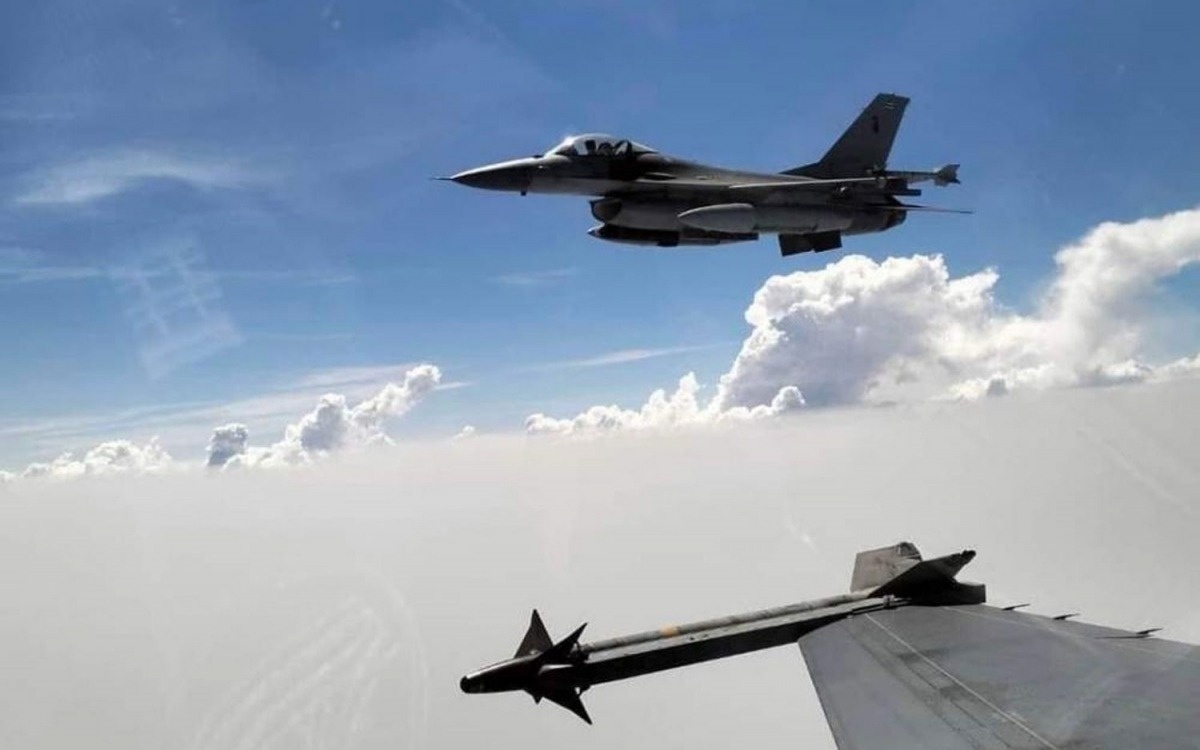 Xung dot Thai Lan - Campuchia: Tiem kich F-16 tan cong gan den o Surin hinh anh