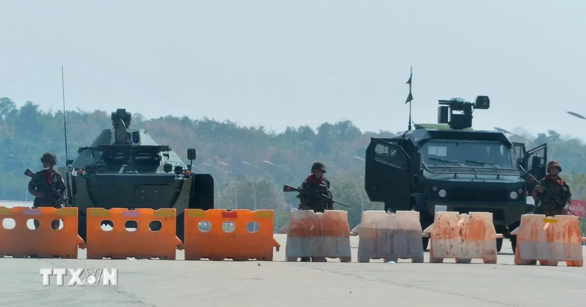 Hoi dong Quoc phong Myanmar ban bo thiet quan luat tai 63 thi tran hinh anh