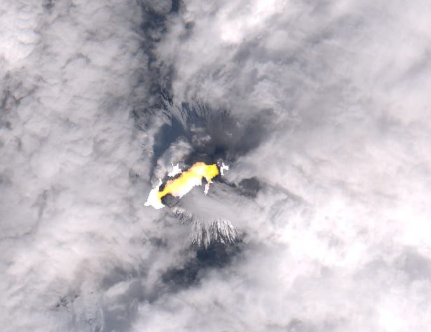 Nui lua co dai bat ngo phun trao o Nga hinh anh