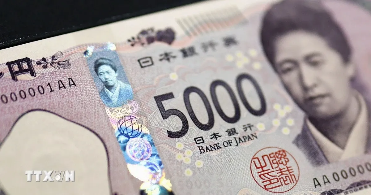 Dong yen giam gia: Cau chuyen cu, noi lo moi cua Nhat Ban hinh anh