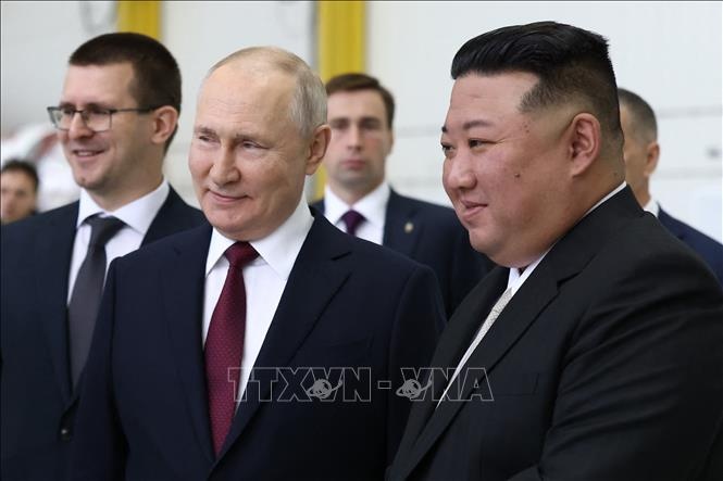 Ong Putin cam on ong Kim Jong Un hinh anh