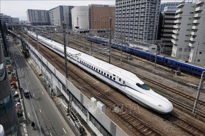 Tau cao toc Shinkansen gap su co, hang nghin nguoi bi anh huong hinh anh