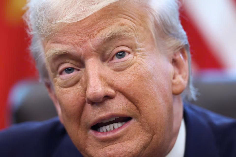 Ong Trump tro lai TikTok hinh anh