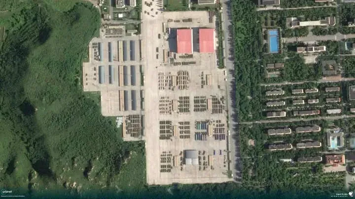 Anh ve tinh tiet lo quy mo khi tai trong le duyet binh Trung Quoc hinh anh