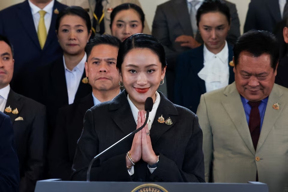 Chan dung nu thu tuong Thai Lan vua bi phe truat hinh anh