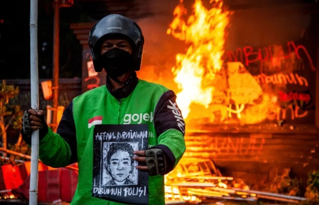 Bieu tinh bao luc o Indonesia, 3 nguoi thiet mang 950 nguoi bi bat hinh anh