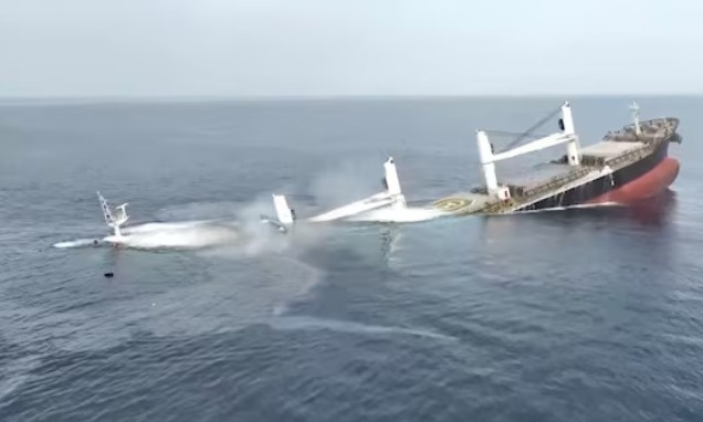 Houthi tan cong tau Israel tren Bien Do hinh anh