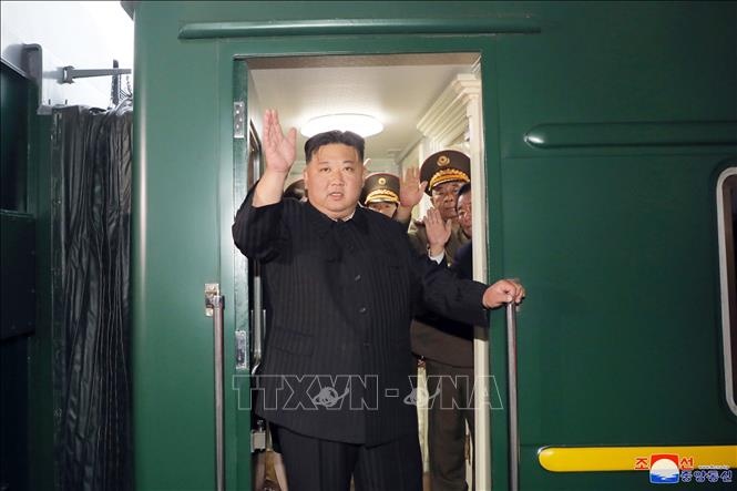 Ben trong chuyen tau chuyen biet cua ong Kim Jong Un den Trung Quoc hinh anh