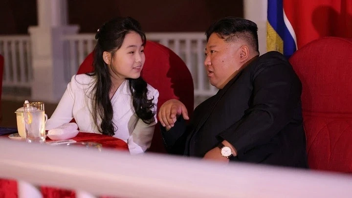 con gai Kim Jongun anh 6