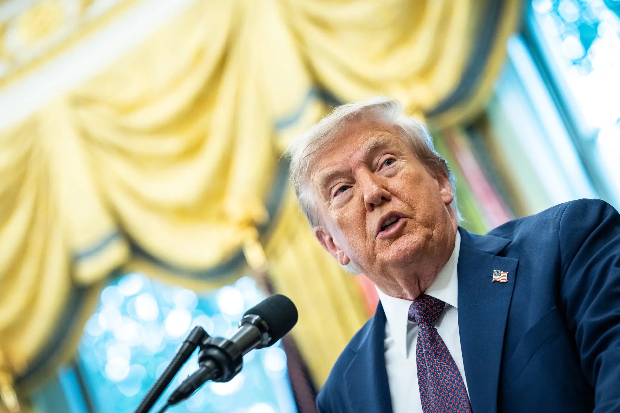 Ong Trump tuyen bo trien khai Ve binh Quoc gia den Chicago hinh anh