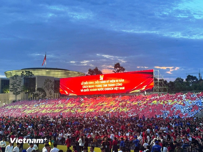 quoc khanh Viet Nam anh 2