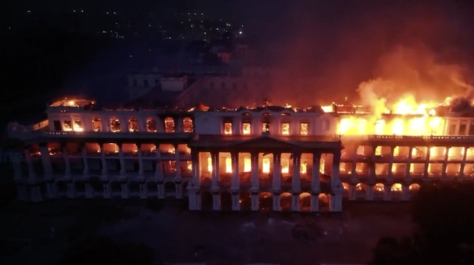 Tru so chinh phu Nepal chim trong bien lua sau bieu tinh cua gioi tre hinh anh