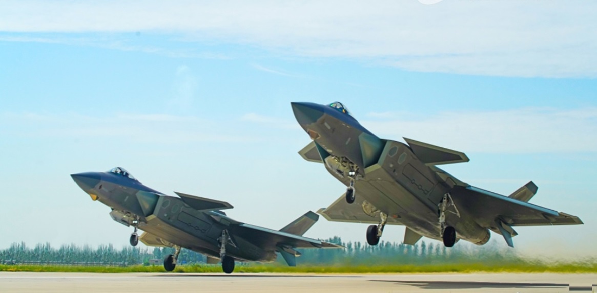 May bay chien dau tang hinh J-20 cua Trung Quoc: Bi mat da duoc tiet lo hinh anh