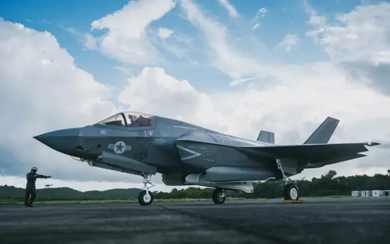 My lan dau he lo dan F-35 ap sat Venezuela hinh anh