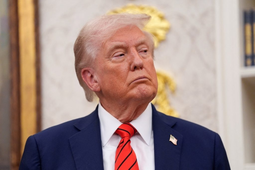 Tong thong My xem xet tan cong tren bo tai Venezuela hinh anh