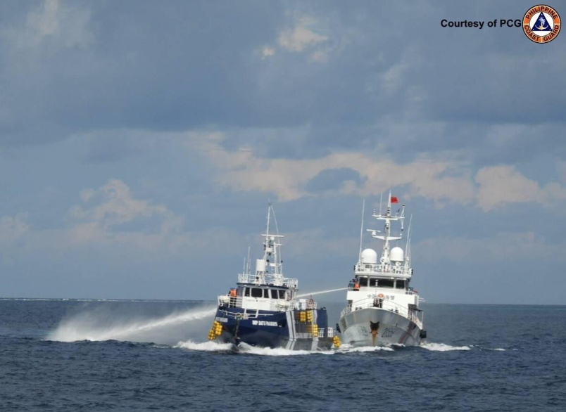 Viet Nam len tieng vu viec giua tau Trung Quoc va tau Philippines gan dao Thi Tu hinh anh